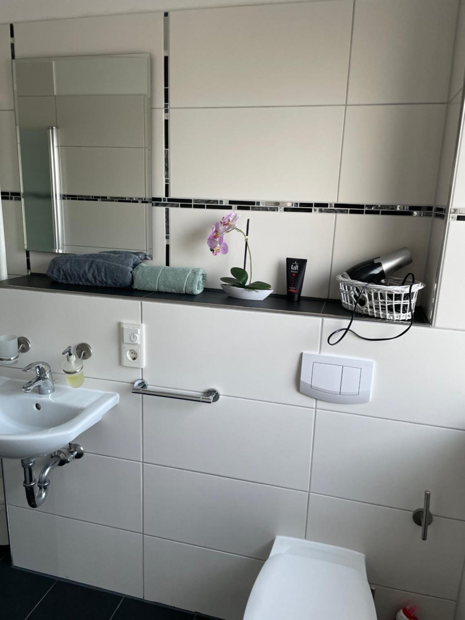 Ferienwohnung Mit Fussbodenheizung Nahe Messe, Gratis Parkplatz Und Abstellplatz E - Bike Hannover Eksteriør billede